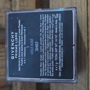 Givenchy Prisme Libre Illuminating & Color Correcting Loose Powder-3 Voile Rose